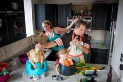 [Photo] Bộ ảnh gia đình khiến người xem "dở khóc dở cười"