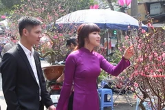 [Photo] Người Hà Nội tìm lại Tết xưa ở chợ hoa Hàng Lược