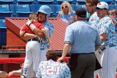 Cậu bé Kaiser Carlile bị tử vong do gậy đánh vào đầu. (Nguồn: usnews.com)