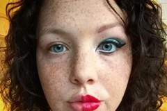  “Khi có ai đó hỏi tôi rằng tôi đang cố gắng làm đẹp cho ai ngắm, câu trả lời luôn là cho chính bản thân tôi. Trang điểm thật thú vị. Tôi không trang điểm chỉ vì muốn che giấu khiếm khuyết của mình hay muốn làm đẹp lòng một anh chàng nào đó” - @hajf_05