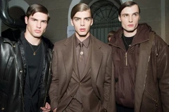 Cận cảnh show diễn thời trang Versace Nam Thu Đông 2015-2016