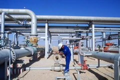 Chiến sự tiếp diễn tại Yemen khiến giá dầu thế giới tăng lên 