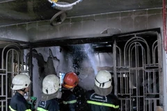 [Photo] TP.HCM: Cháy lớn thiêu rụi toàn bộ ngôi nhà 2 tầng