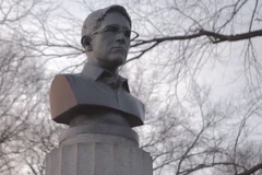 Tượng cựu tình báo Edward Snowden bí mật xuất hiện giữa New York