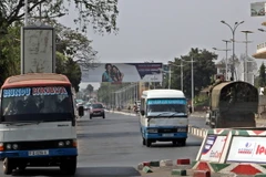 Cảnh sát Burundi tuần tra tại thủ đô Bujumbura sau vụ tấn công ngày 2/8. (Nguồn: AFP/TTXVN)