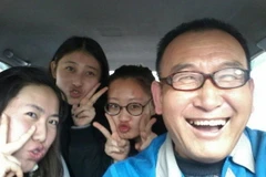 Tài xế taxi chụp 30.000 bức ảnh "tự sướng" với khách hàng