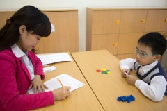 Học sinh đo nghiệm tuyển sinh vào trường Tiểu học Công nghệ giáo dục Hà Nội. (Ảnh: PM/Vietnam+)