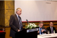 Giáo sư Adrian Smith, Hiệu trưởng trường đại học London chia sẻ về chương trìnhThực tập toàn cầu. (Ảnh: BUV)