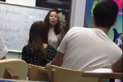 Giáo viên và học sinh đấu khẩu thô tục. (Ảnh cắt từ clip)