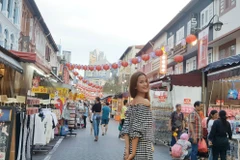 Nguyễn Oanh trên đường phố Singapore. (Ảnh: BeU Models)