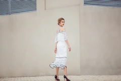 Hương Ly nữ tính với váy ren trắng. (Ảnh: Shin Vox)