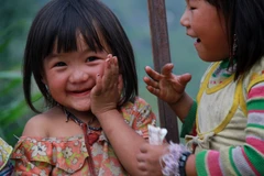 Trẻ em chính là nguồn vui sống của mỗi gia đình. (Ảnh: Mai Mai/Vietnam+)
