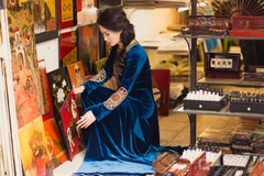 Áo dài của nhà thiết kế Nhật Dũng. (Ảnh: Luke Nguyễn)