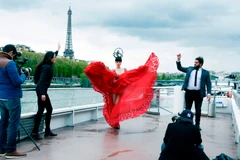 Ảnh hậu trường trước show diễn của Jessica Minh Anh. (Ảnh: Nhân vật cung cấp)