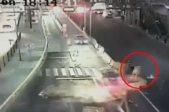 Video người đàn ông thoát chết kỳ diệu trước mũi xe hơi