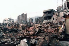 Đổ vỡ sau trận động đất ngày 11/3 tại Nhật Bản.