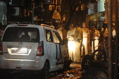 Cảnh tượng tan hoang sau vụ nổ ở Mumbai (Ảnh: AFP)