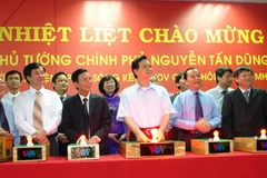 Thủ tướng Nguyễn Tấn Dũng bấm nút phát lệnh phát sóng kênh VOV Giao thông tại TP. Hồ Chí Minh. (Ảnh: VOV)