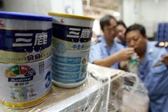 Buộc đóng cửa gần 50% công ty sữa Trung Quốc