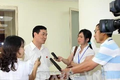 Chủ nhiệm Ủy ban Văn hóa, Giáo dục, Thanh niên, Thiếu niên và Nhi đồng của Quốc hội Đào Trọng Thi trả lời phỏng vấn. (Ảnh: Thái Bình/TTXVN).