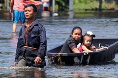 Ngập lụt tại thủ đô Bangkok ngày 27/10. (Ảnh: AFP/TTXVN)