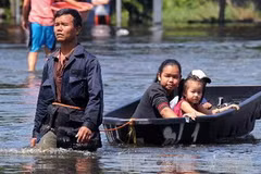 Ngập lụt tại thủ đô Bangkok ngày 27/10. (Ảnh: AFP/TTXVN)