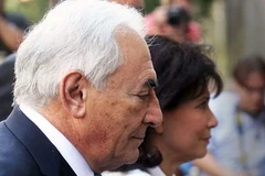 Ông Dominique Strauss-Kahn và vợ tại tòa New York