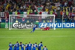 CĐV Anh tụt quần khi Italy đá 11m đã xin phép vợ