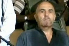 Người đàn ông trong hình chụp từ video được mô tả là phi công Syria bị phiến quân bắt giữ (Ảnh: Reuters)