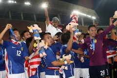 Niềm vui của các cầu thủ U23 Malaysia sau khi đoạt chức vô địch. (Ảnh: Quang Nhựt/TTXVN)