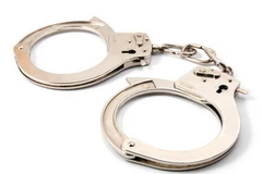 Nguyên bí thư huyện lợi dụng chức vụ bị 2 năm tù