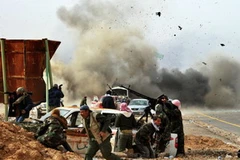 Italy, Pháp, Thổ "bơm tiền" cho phe nổi dậy Libya 
