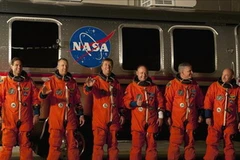 Phi hành đoàn của tàu vũ trụ con thoi Endeavour