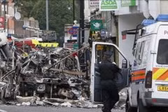 Quang cảnh tàn phá ở London trong vụ bạo động (Ảnh: BBC)