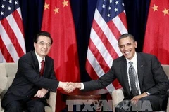 Tổng thống Mỹ Obama và Chủ tịch Trung Quốc Hồ Cẩm Đào bên lề Hội nghị thượng đỉnh (APEC). (Ảnh: THX/TTXVN)
