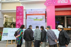 Sáng 9/3, sáu bản vẽ phối cảnh chi tiết phương án tổng mặt bằng ga ngầm C9, tuyến đường sắt đô thị số 2 (đoạn Nam Thăng Long – Trần Hưng Đạo) được trưng bày tại Trung tâm thông tin văn hóa Hồ Gươm, số 2 Lê Thái Tổ, quận Hoàn Kiếm để lấy ý kiến người dân. 