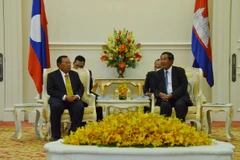 Chủ tịch nước Lào tại buổi hội đàm với Thủ tướng Campuchia. (Nguồn: Cơ quan thường trú TTXVN tại Campuchia)