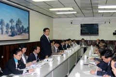 Ông Phạm Văn Thư (người đứng) nhận khuyết điểm trước Ủy ban Kiểm tra Tỉnh ủy Hải Dương. (Ảnh: Mạnh Tú/TTXVN)