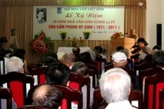 Lễ kỷ niệm nhà văn Chu Cẩm Phong. (Ảnh; Thiên Linh/ Vietnam+)