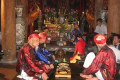 Nhiều nghệ nhân đã tuổi cao sức yếu nhưng vẫn thiếu người kế cận. (Ảnh: Thiên Linh/ Vietnam+)