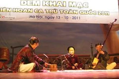 Một tiết mục ca trù chào mừng trong đêm khai mạc. (Ảnh: Thiên Linh/ Vietnam+)