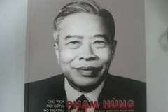 Trang bìa cuốn sách ảnh. (Ảnh: Thiên Linh/ Vietnam+)