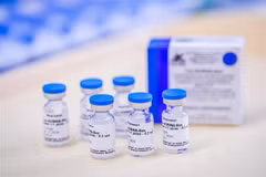 Nga cho phép phụ nữ nuôi con bằng sữa mẹ tiêm vaccine Sputnik V