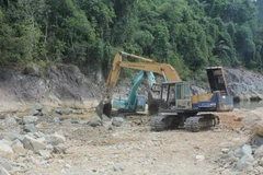 [Video] Tìm kiếm thi thể công nhân quanh lòng hồ Thủy điện Rào Trăng 4