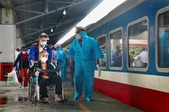 Ngành đường sắt phối hợp với địa phương đưa người dân về quê an toàn
