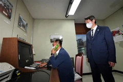 Quan chức Hàn-Mỹ điện đàm sau khôi phục đường dây nóng liên Triều