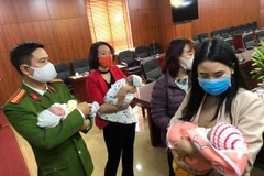 Bắt khẩn cấp 3 đối tượng mua bán, đưa trẻ sơ sinh ra nước ngoài