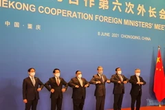 Bộ trưởng Ngoại giao Bùi Thanh Sơn (ngoài cùng bên trái) chụp ảnh chung cùng với Bộ trưởng ngoại giao các nước tham dự Hội nghị Bộ trưởng Mekong-Lan Thương lần thứ 6. (Ảnh: TTXVN phát)