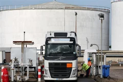 Giá dầu tăng cao sẽ đưa tín hiệu gì tới nhà sản xuất, người tiêu dùng?