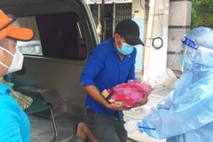 Bình Dương: Hỗ trợ 2 sản phụ sinh con ngay tại chốt kiểm soát dịch